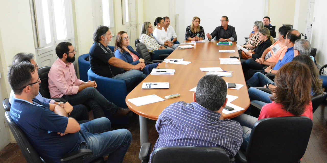 Diretoria Executiva, Prefeito e Conselhos do Ipresg se reúnem para debater situação da Autarquia.