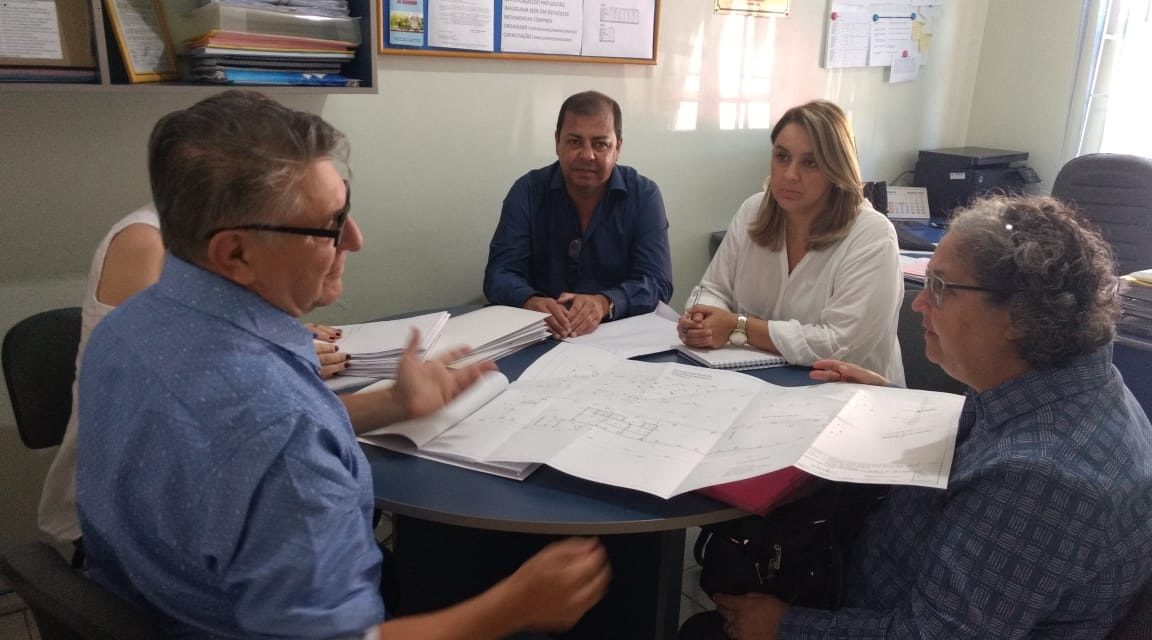 Diretores, Fiscal da Obra e Responsáveis técnicos se reúnem para tratar da Obra da sede do Ipresg