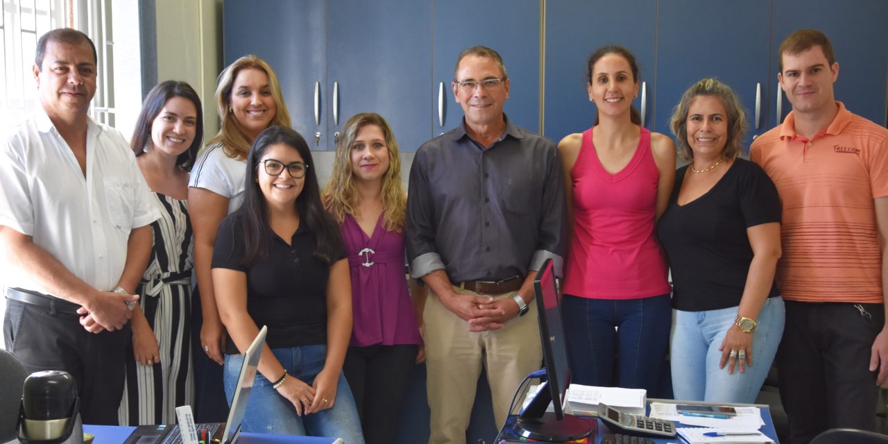 Prefeito visita sede do Ipresg
