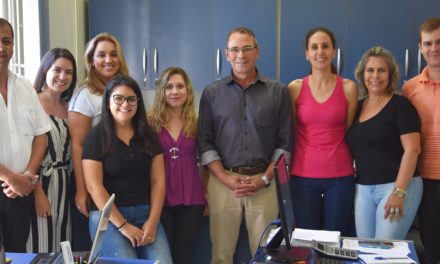 Prefeito visita sede do Ipresg