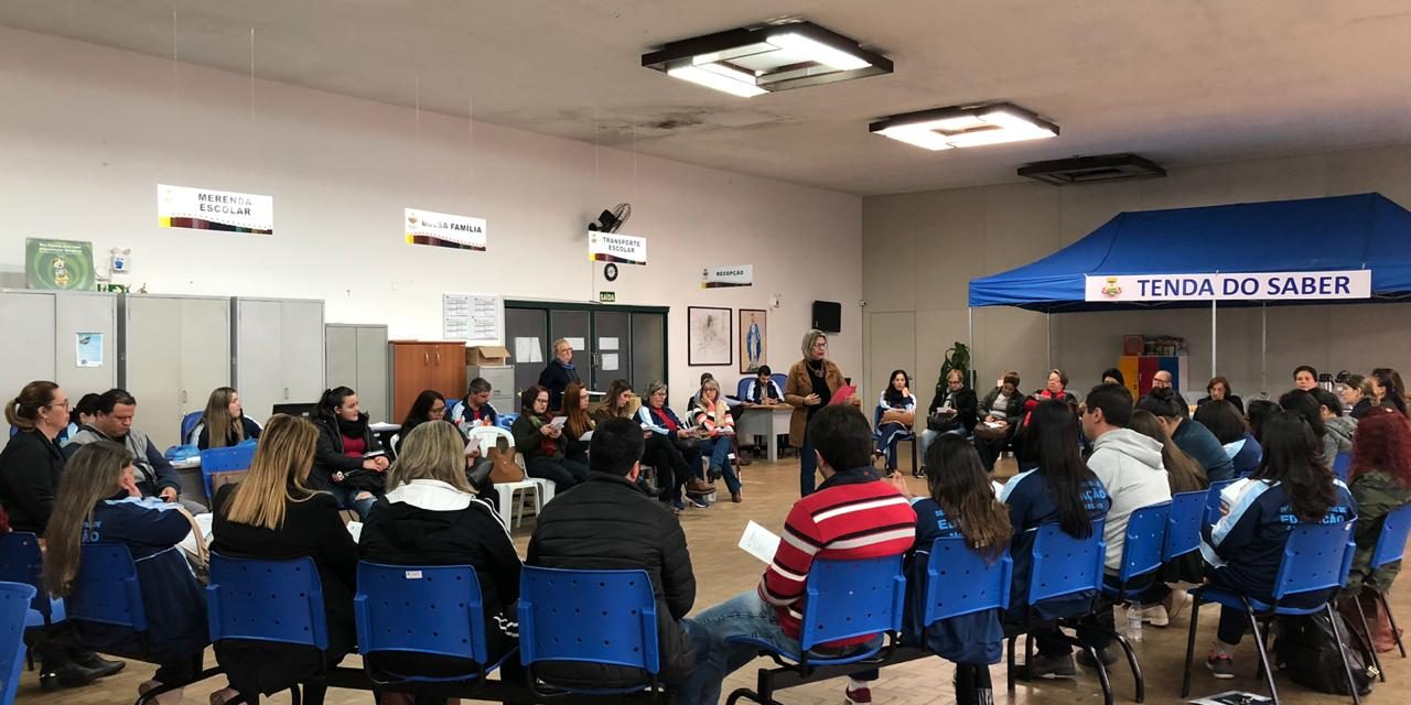 Reunião na Secretaria de Educação